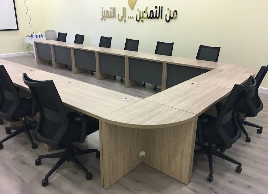 خط طاولات الاجتماعات